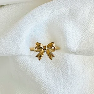 Anillo de acero dorado, moño.