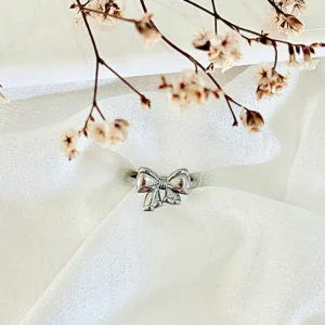 Anillo de acero, moño.