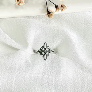 Anillo de acero, nudo de bruja.