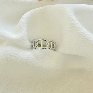 Anillo regulable de acero.