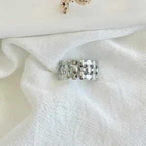 Anillo regulable de acero.