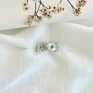 Anillo regulable de acero.