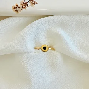 Anillo BVLGARI de acero dorado.