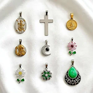 Dijes : Santos-cruces-nudos de bruja-religiones-etc.