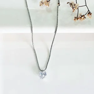 Conjunto de acero, dije de piedra con forma de corazón. 40+5 cm.